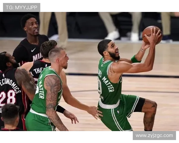 马克西首战表现平平12投5中三分球失准贡献14分4板4助却有5次失误 马克西首战表现平平12投5中三分球失准贡献14分4板4助却有5次失误