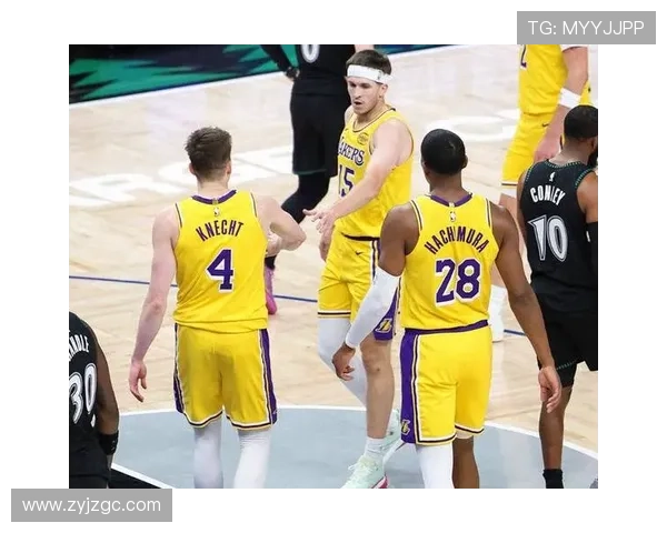 里夫斯精准助攻克内克特飞身暴扣展现团队默契与个人能力 里夫斯精准助攻克内克特飞身暴扣展现团队默契与个人能力